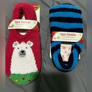 NWT 2 pair Spa socks infused with aloe and vitamin E